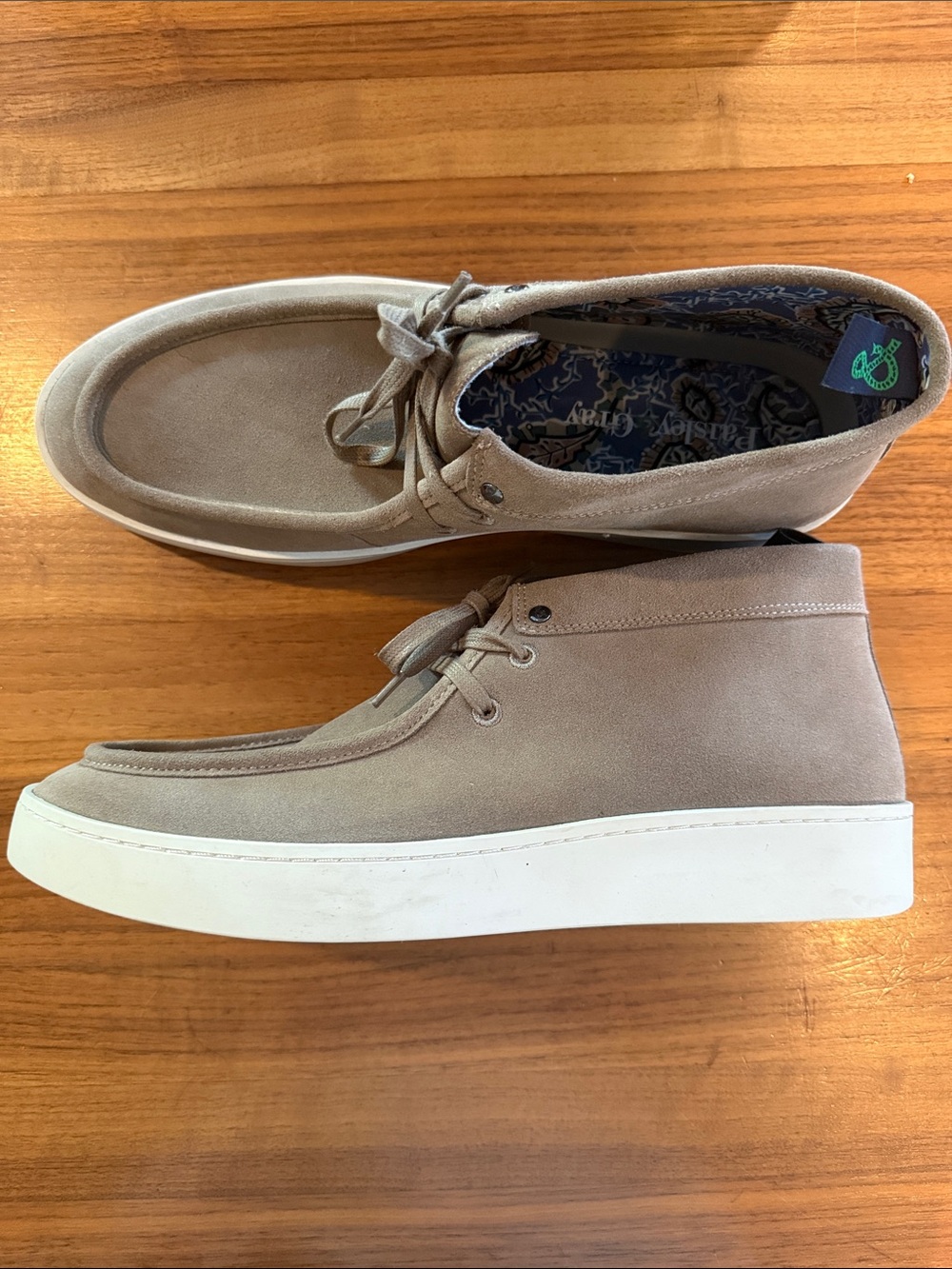 Never worn Paisley & Gray Men's Suede Boot Chukka in Light Brown sz 12